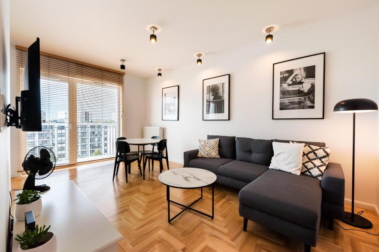 Lekka Butas Warsaw